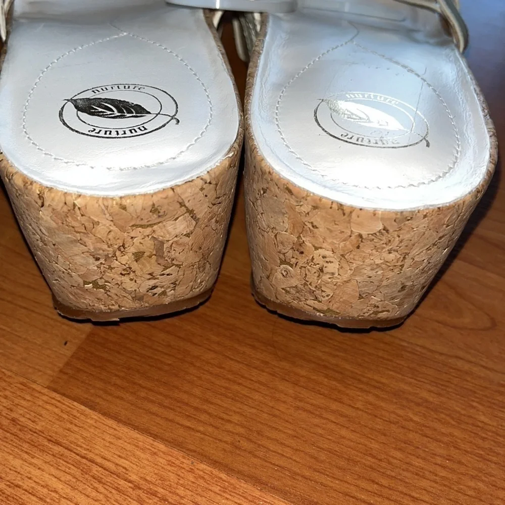 Nurture women’s white leather strap cork wedge Truth Sandals Size 9.5